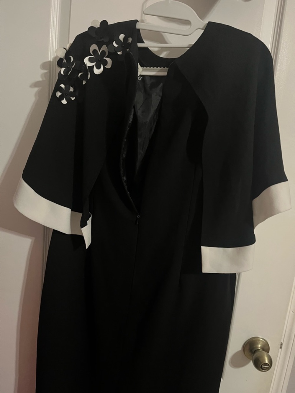 Vintage Elenore Black and White Floral Accent Shift Dress Sz 10 - Picture 4 of 8